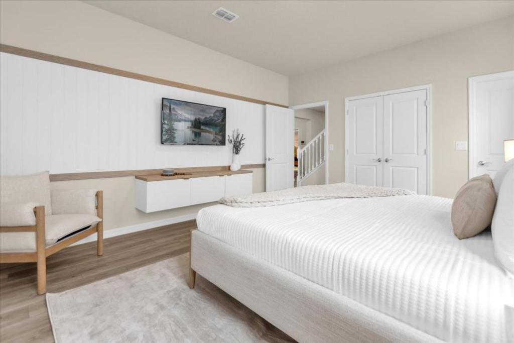 10 Bedrooms- 8 Bathrooms- Windsor Cay16299sk *
