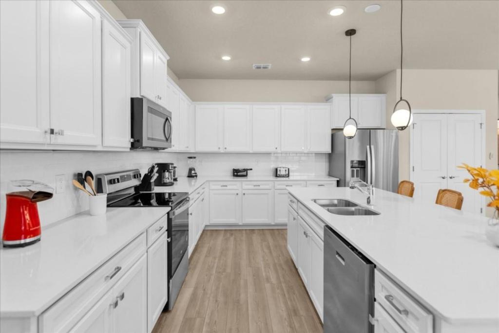 Holiday home 10 Bedrooms- 8 Bathrooms- Windsor Cay16299sk