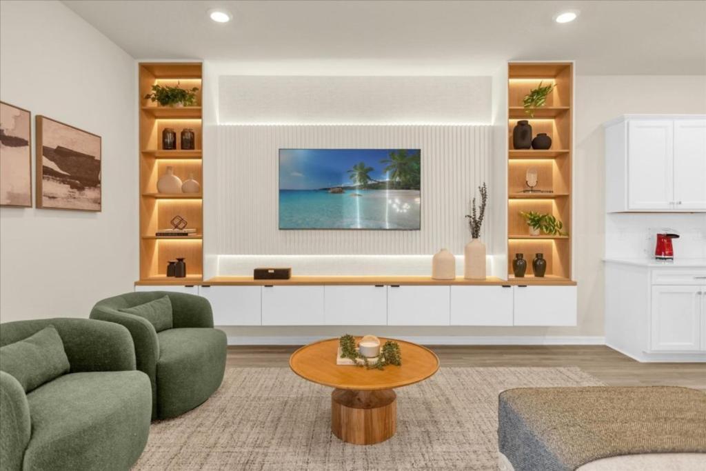 10 Bedrooms- 8 Bathrooms- Windsor Cay16299sk Holiday home