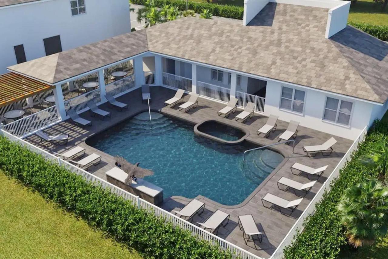 Modern Townhouse Heated Pool 1500r *