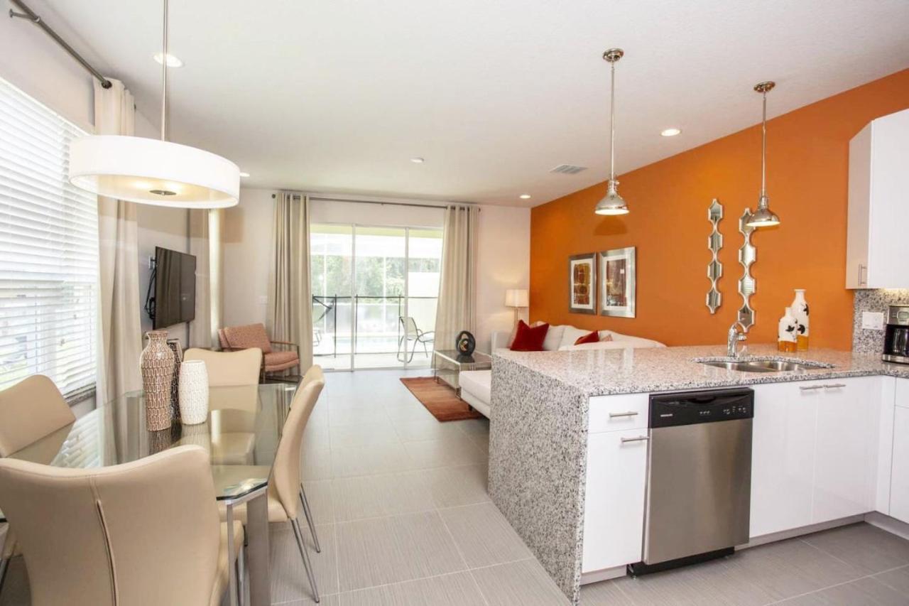 Modern Townhouse Heated Pool 1500r Holiday home
