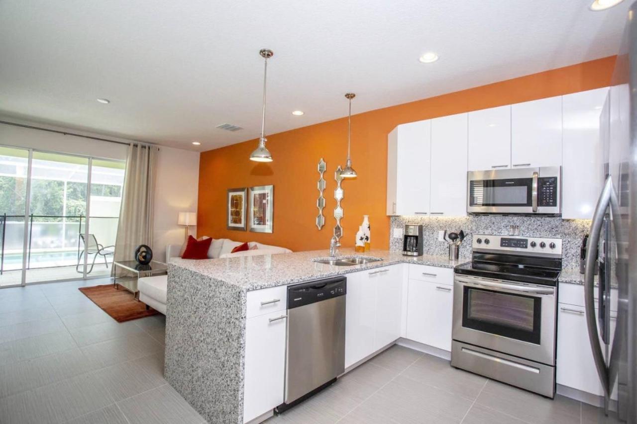 Modern Townhouse Heated Pool 1500r Holiday home *
