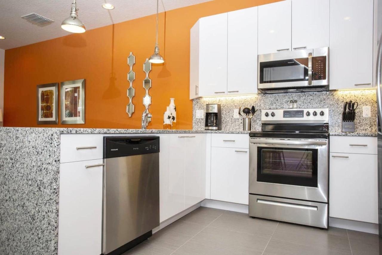 Modern Townhouse Heated Pool 1500r Holiday home Orlando