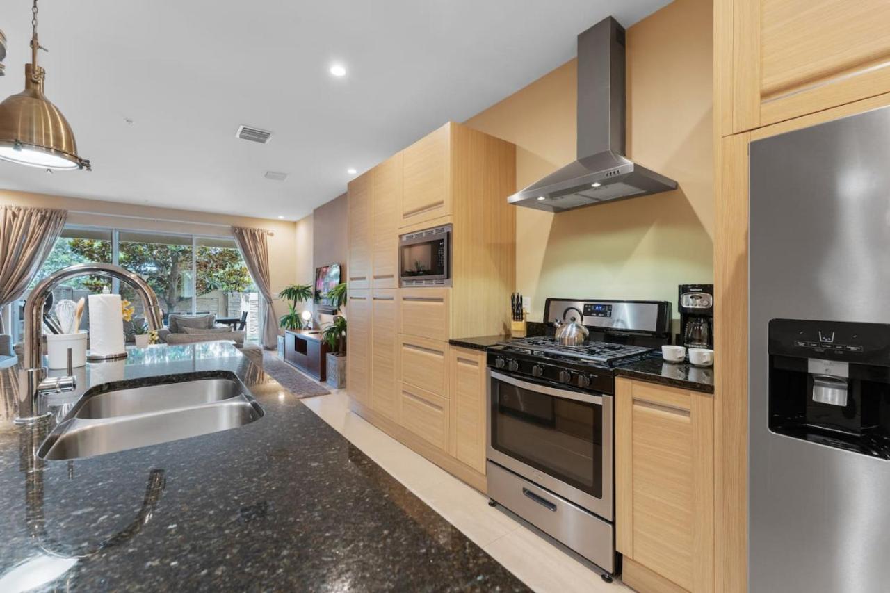 Luxury 4br Townhouse Next To 3175