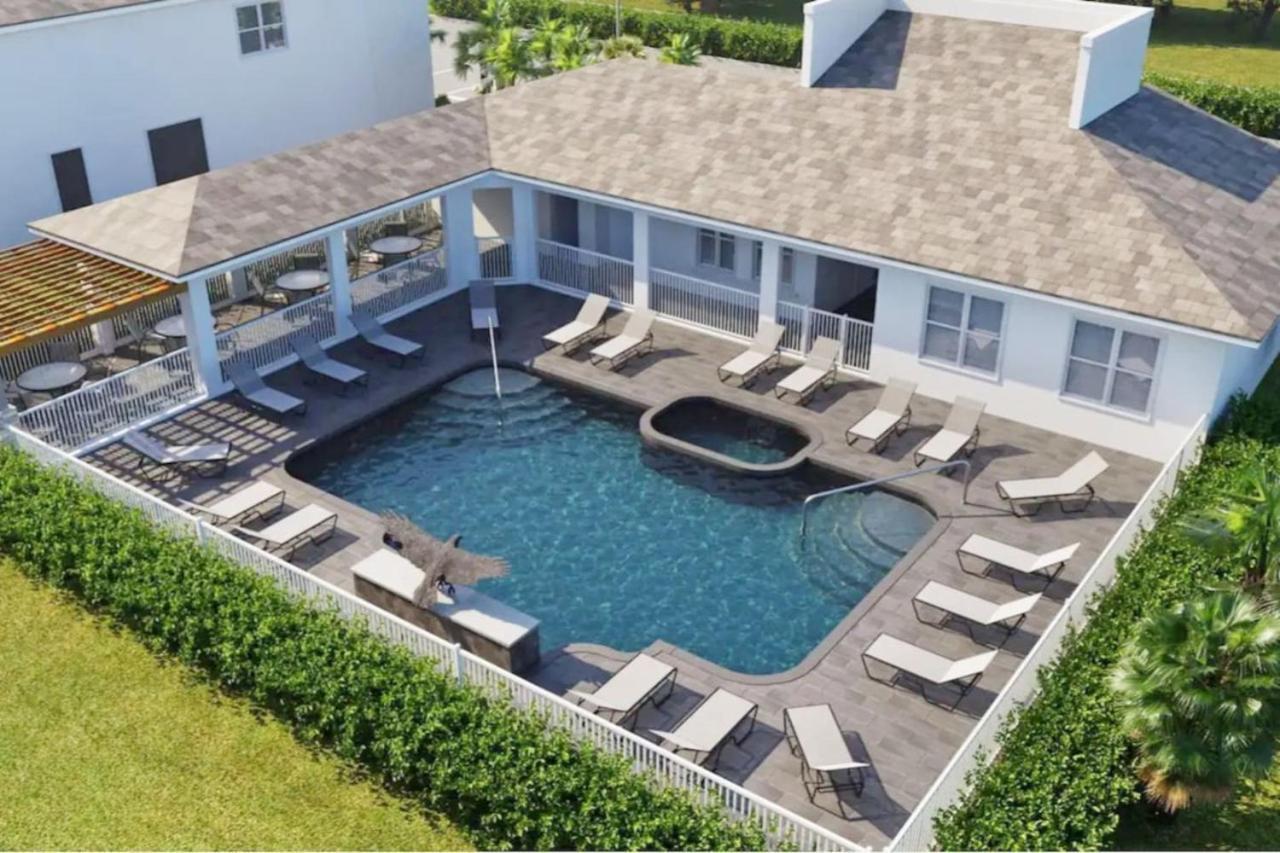 Modern Townhouse Heated Pool 17244 *