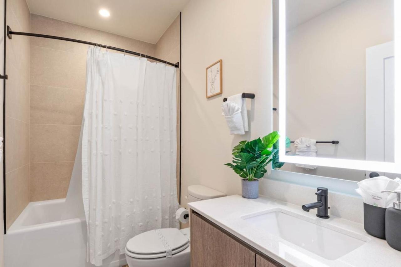 Modern Townhouse Heated Pool 17244 Holiday home