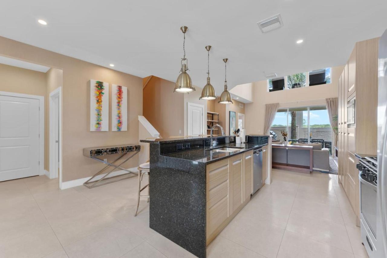 Luxury 4br Townhouse Next To 3201 Holiday home Orlando