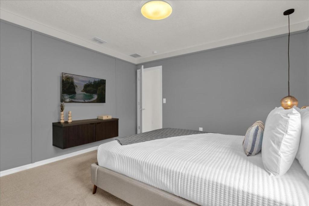 7 Bedrooms- 5 Bathrooms- Windsor Cay1285er * Orlando