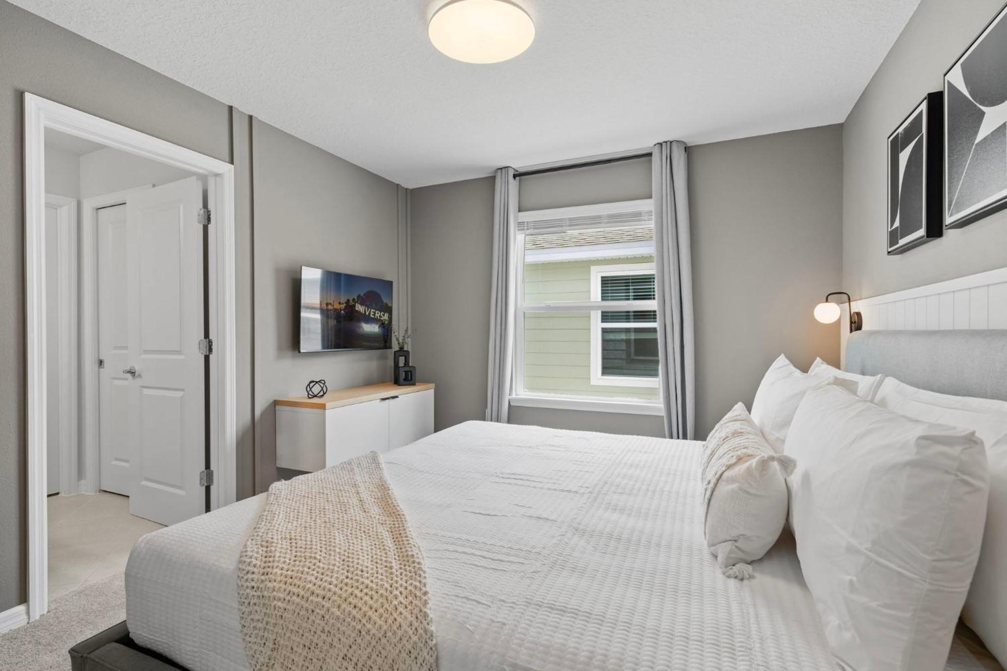 10 Bedrooms- 8 Bathrooms- Windsor Cay16267sk *