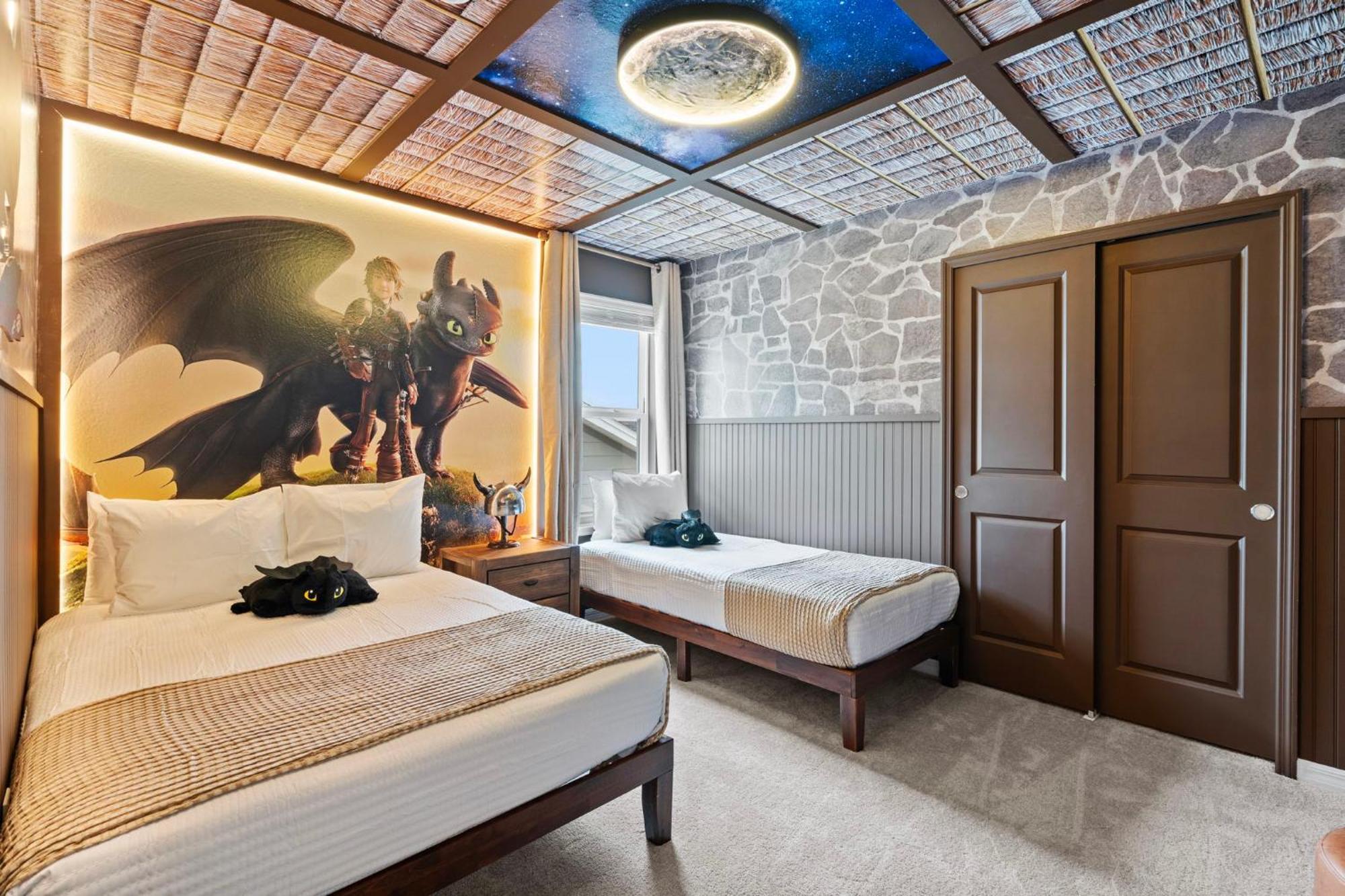 10 Bedrooms- 8 Bathrooms- Windsor Cay16267sk *