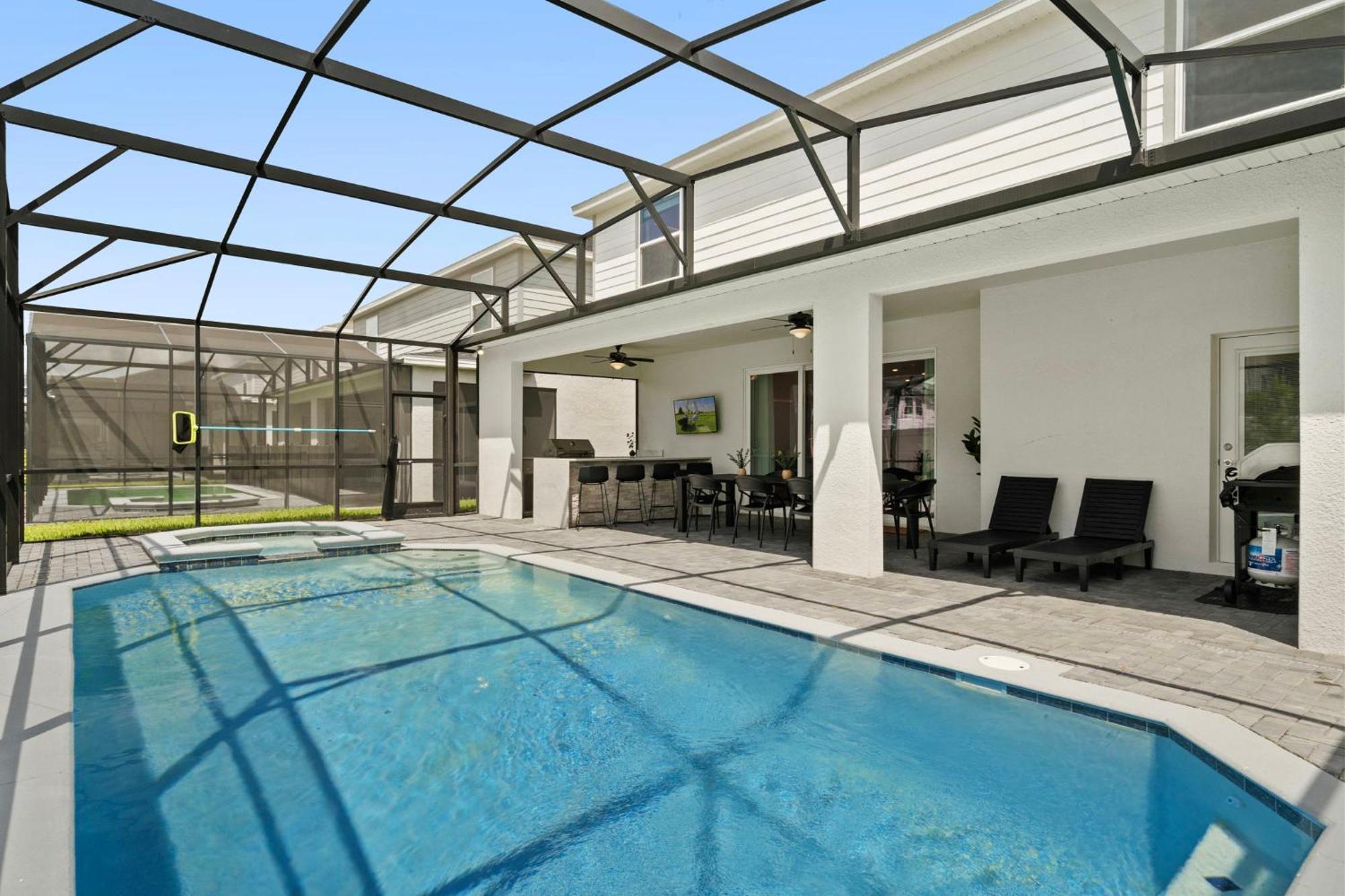 10 Bedrooms- 8 Bathrooms- Windsor Cay16267sk *