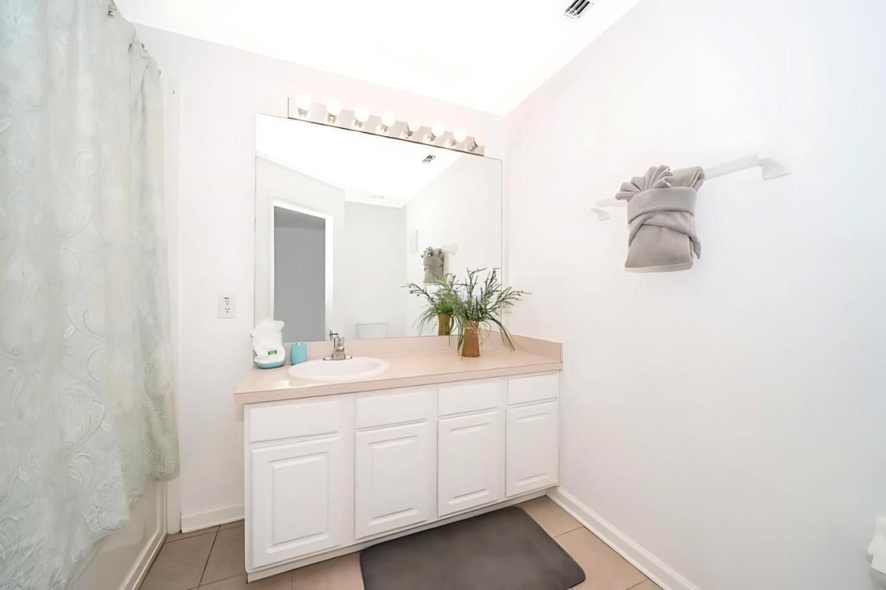 3br Getaway, Pool, Waterslides, By Holiday home