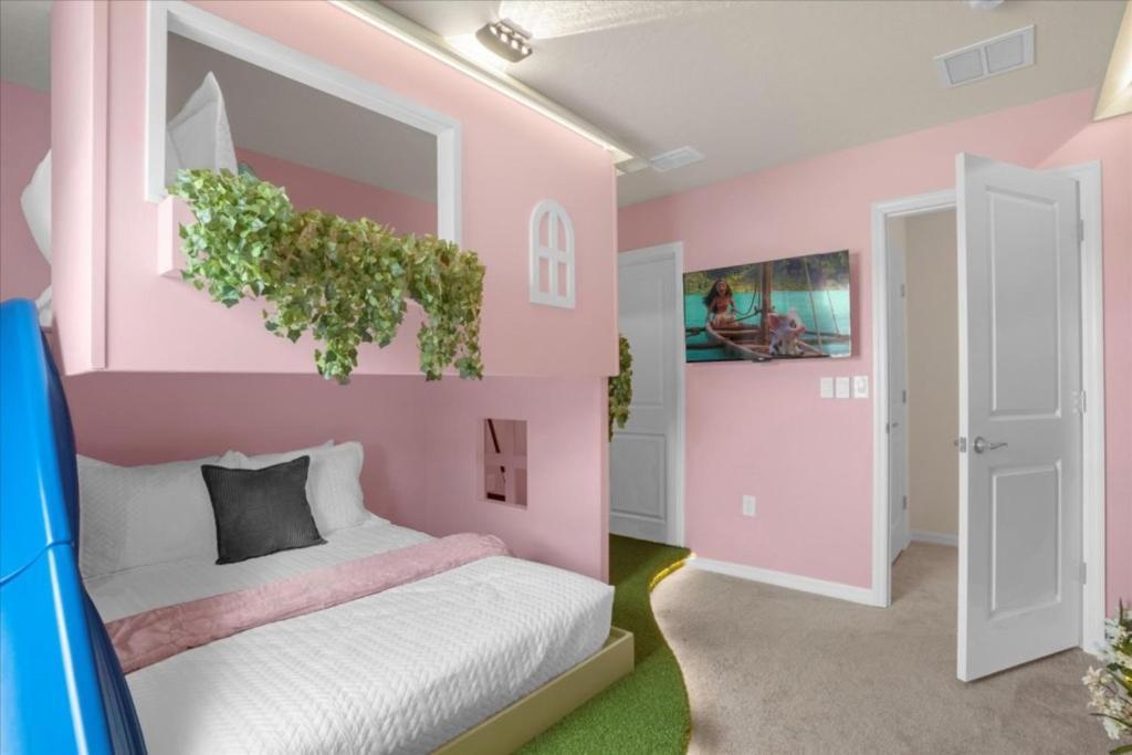 7 Bedrooms- 5,5 Bathrooms- Windsor Cay1301er
