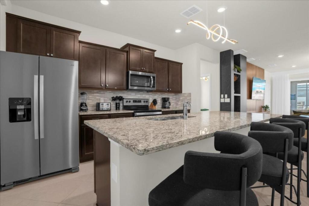 7 Bedrooms- 5,5 Bathrooms- Windsor Cay1301er Holiday home *