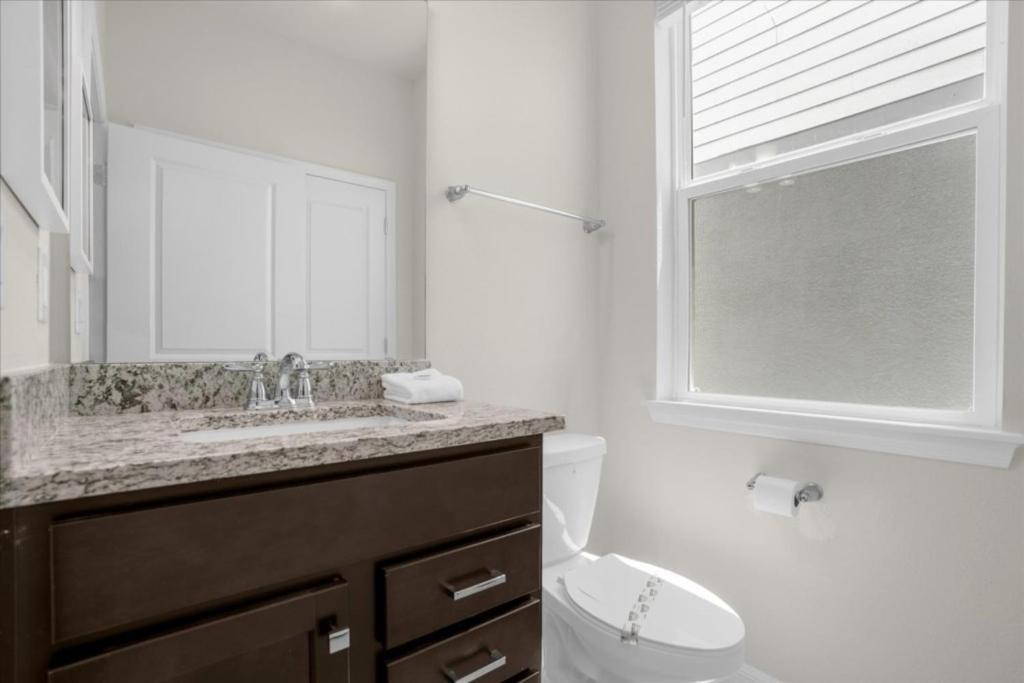 7 Bedrooms- 5,5 Bathrooms- Windsor Cay1301er *