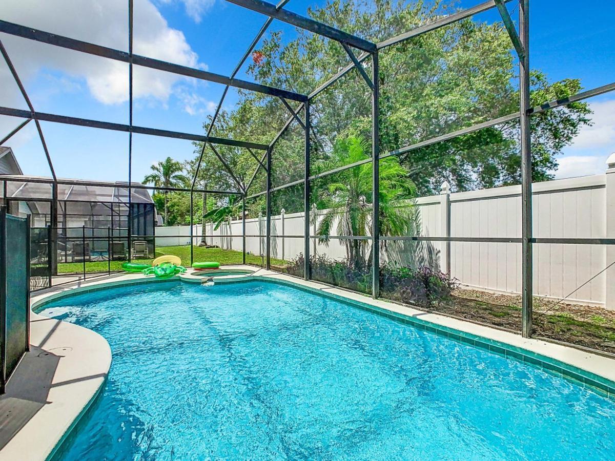 Dreamy 5br, 3bath Getaway, Pool, Spa, Near Holiday home Orlando