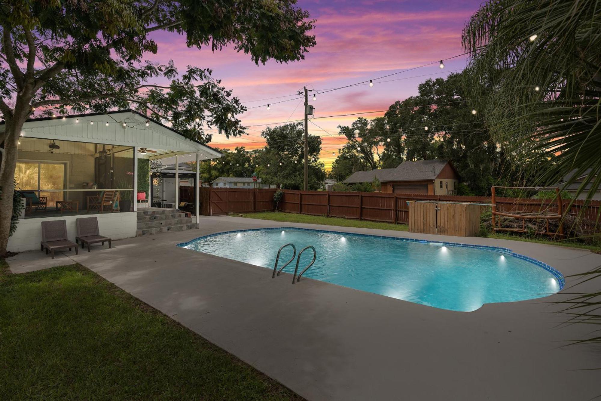 Resort-style With A Heated Pool And A Huge Gated Yard Holiday home