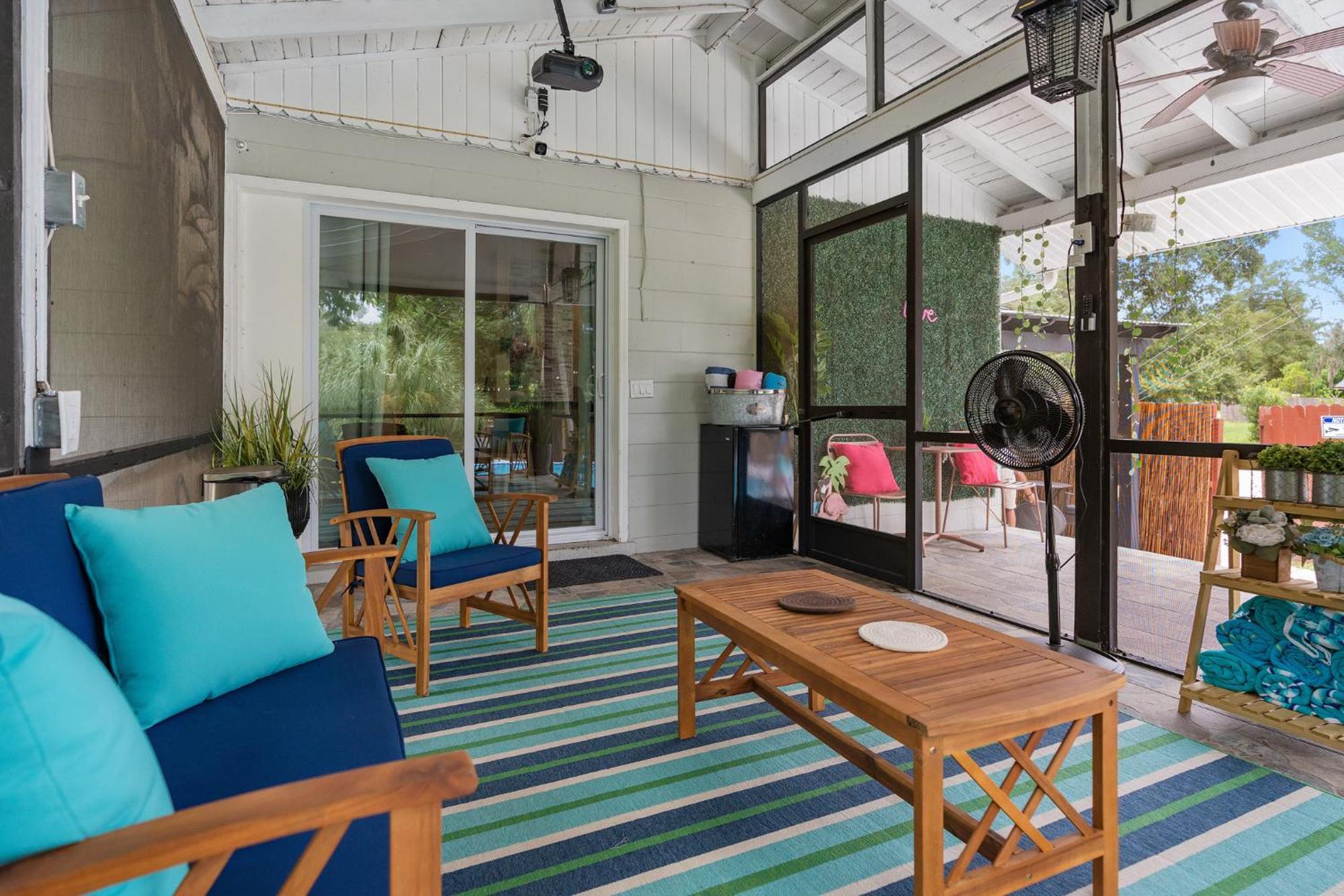 Holiday home Resort-style With A Heated Pool And A Huge Gated Yard