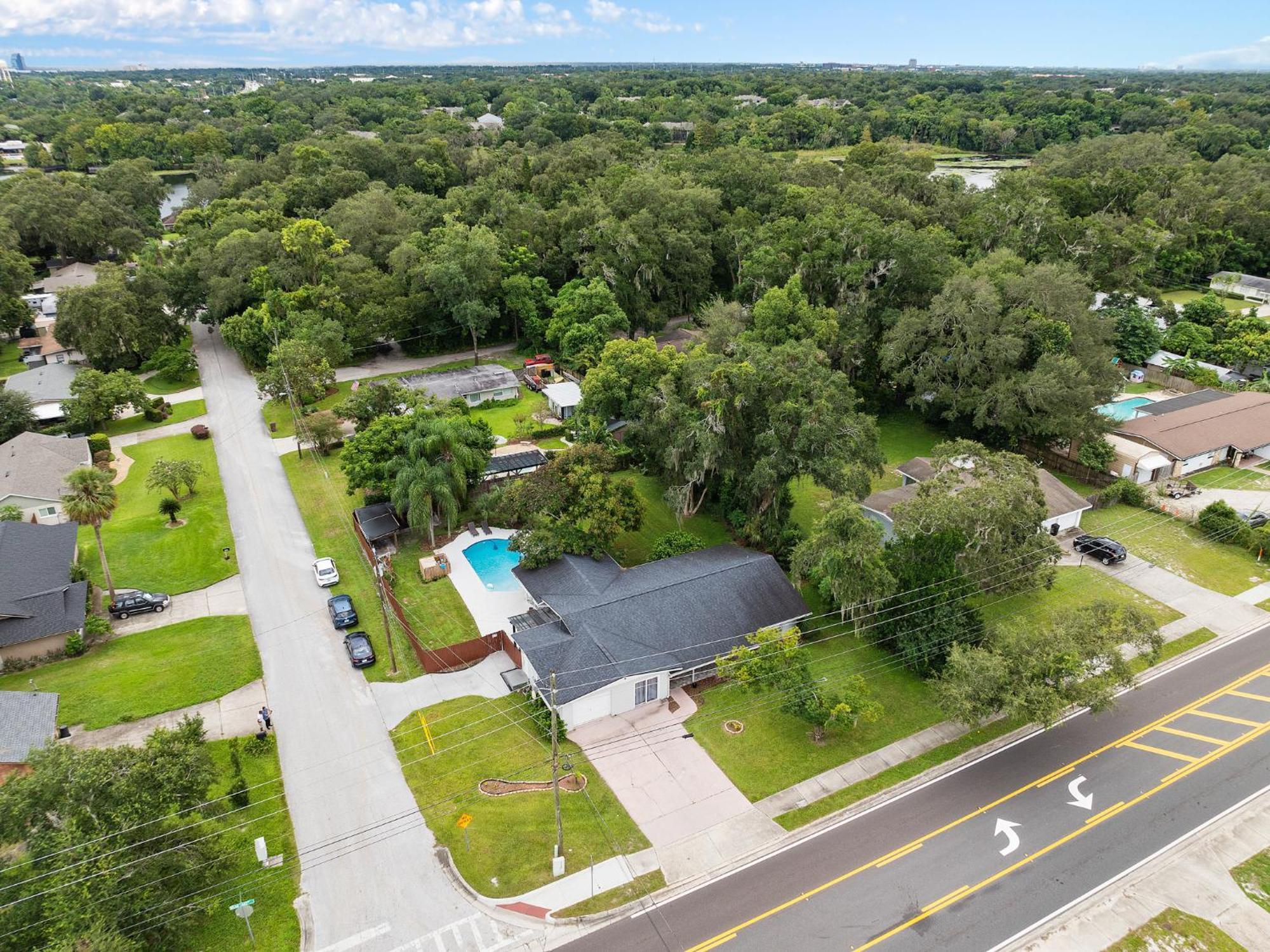 Holiday home Resort-style With A Heated Pool And A Huge Gated Yard *