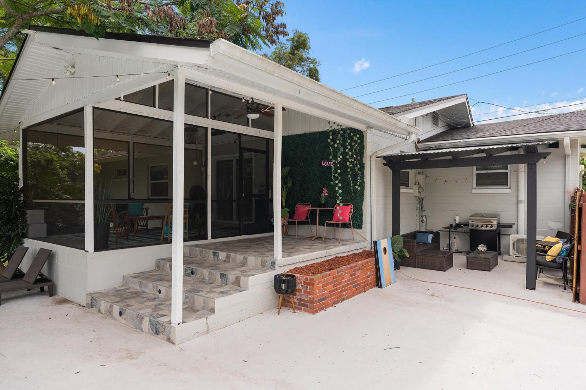 Resort-style With A Heated Pool And A Huge Gated Yard Holiday home