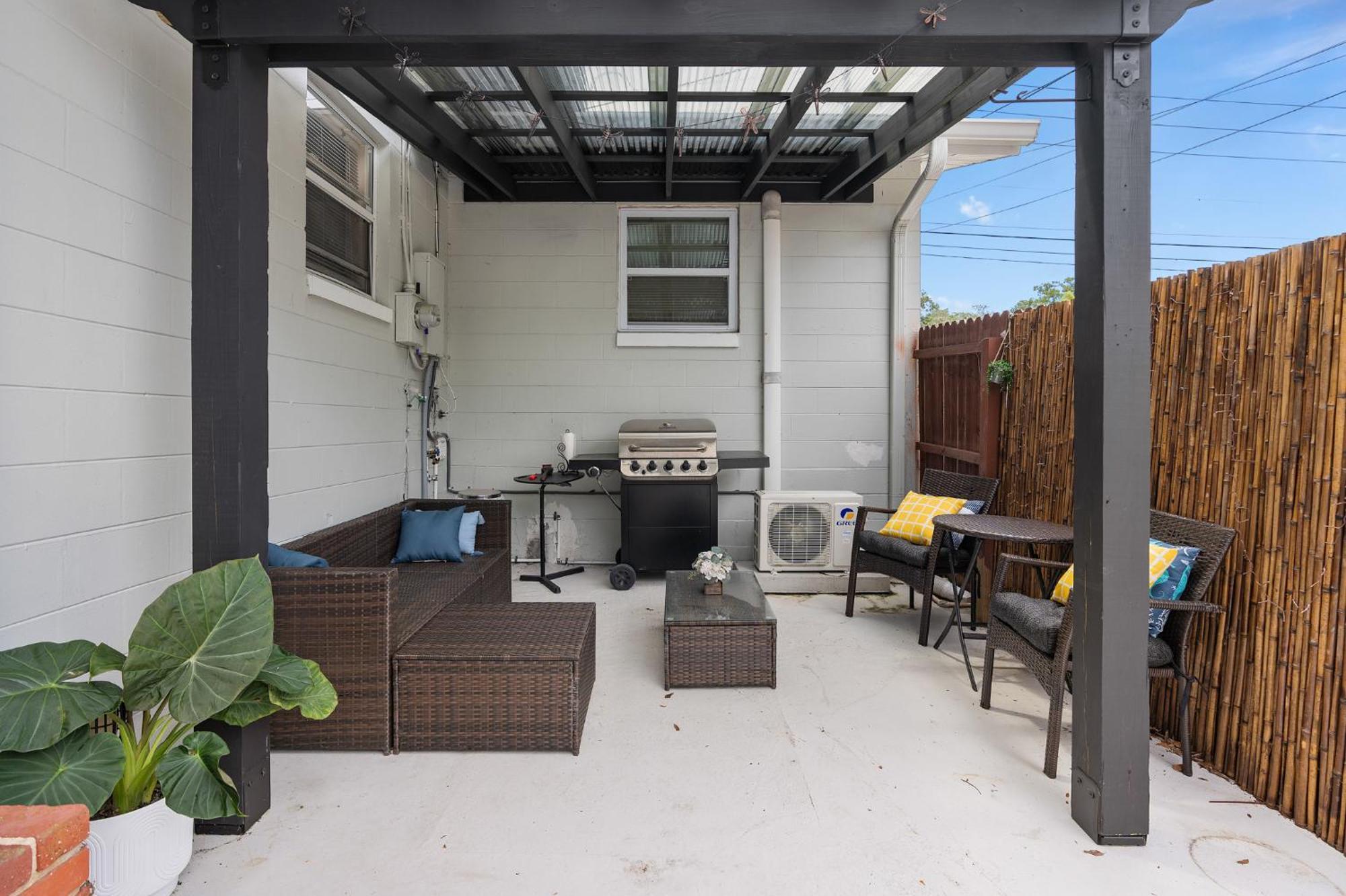 Holiday home Resort-style With A Heated Pool And A Huge Gated Yard