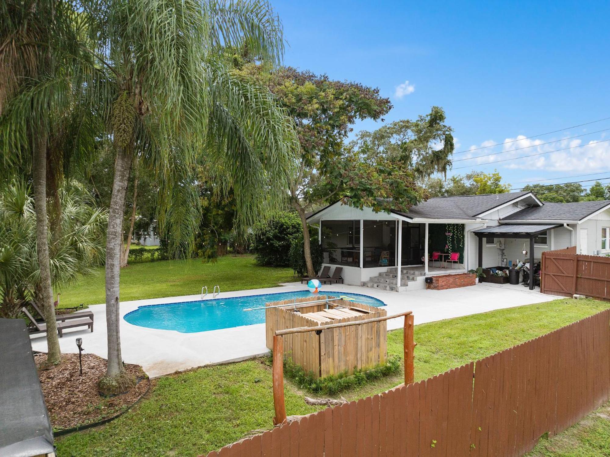 Resort-style With A Heated Pool And A Huge Gated Yard Holiday home *