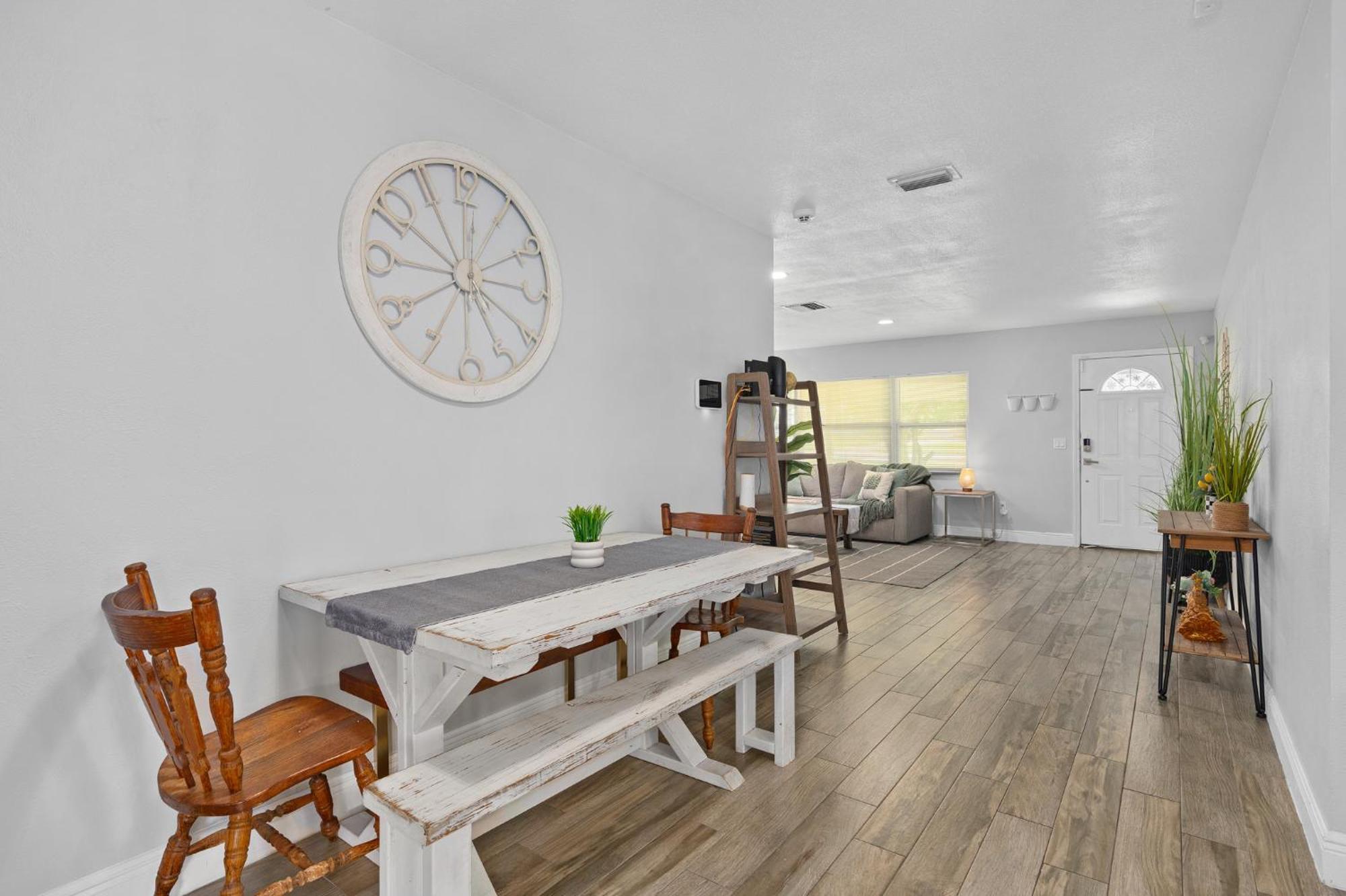 Holiday home Resort-style With A Heated Pool And A Huge Gated Yard
