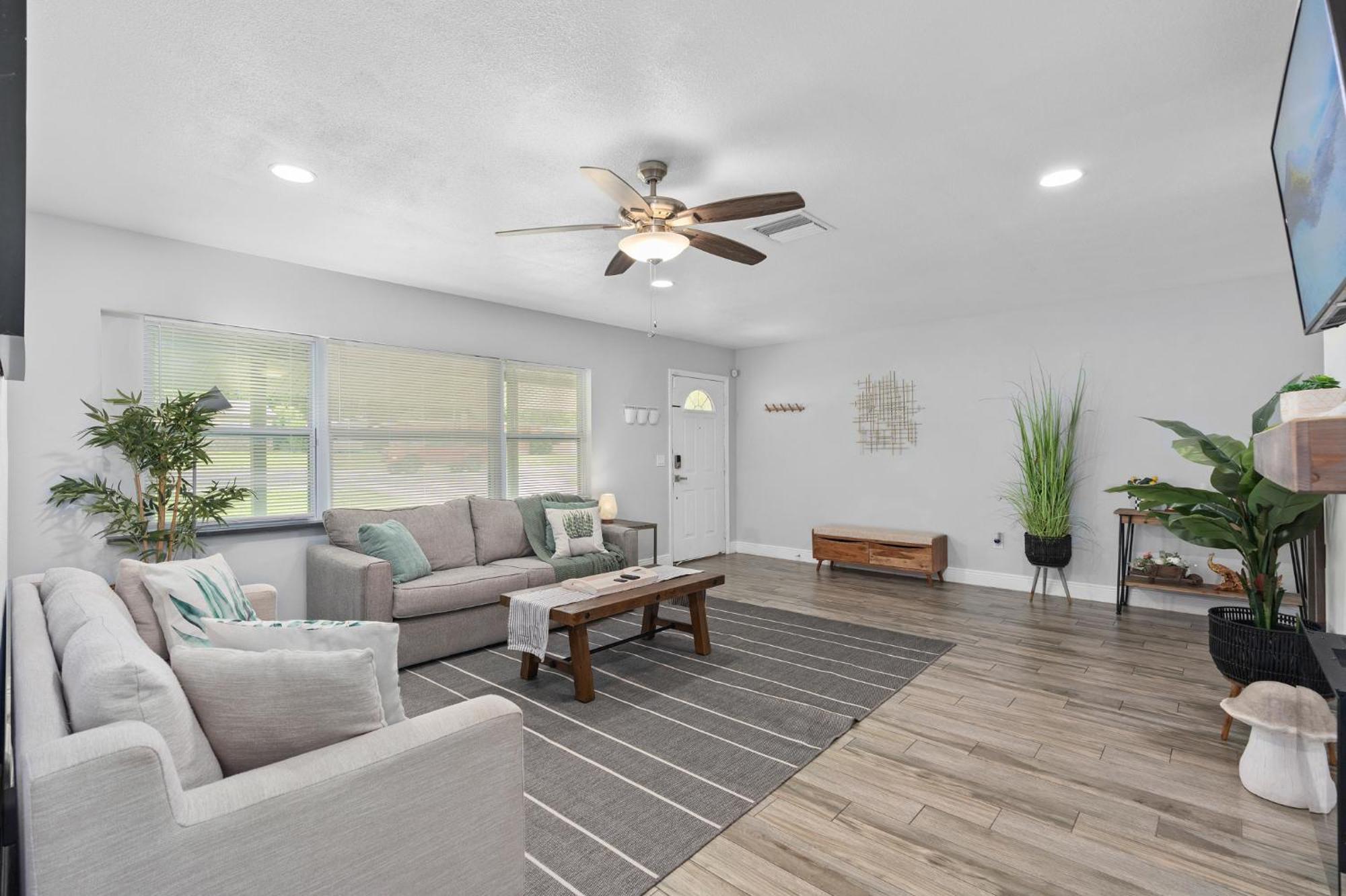 Resort-style With A Heated Pool And A Huge Gated Yard *