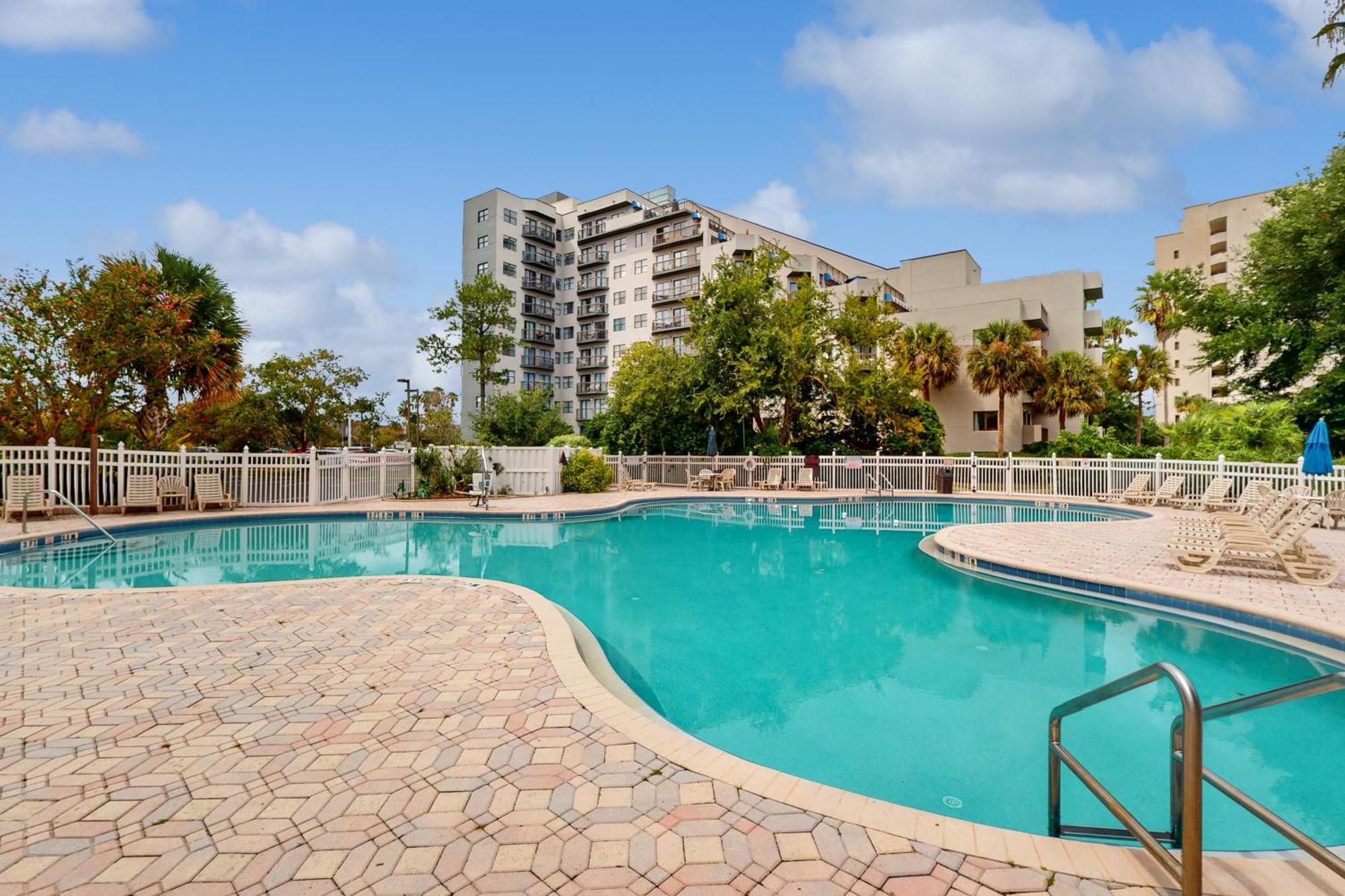 Apartment The Enclave -unit 2904