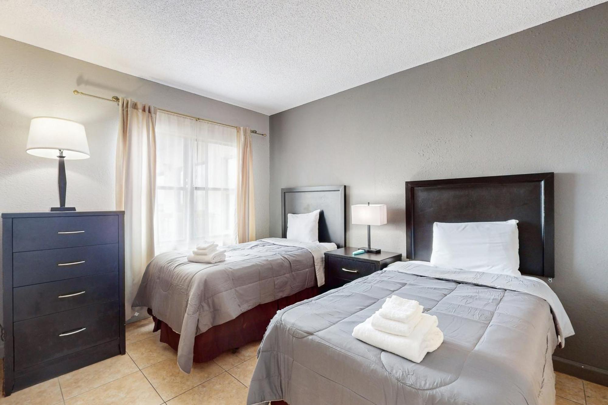 Apartment The Enclave -unit 2904