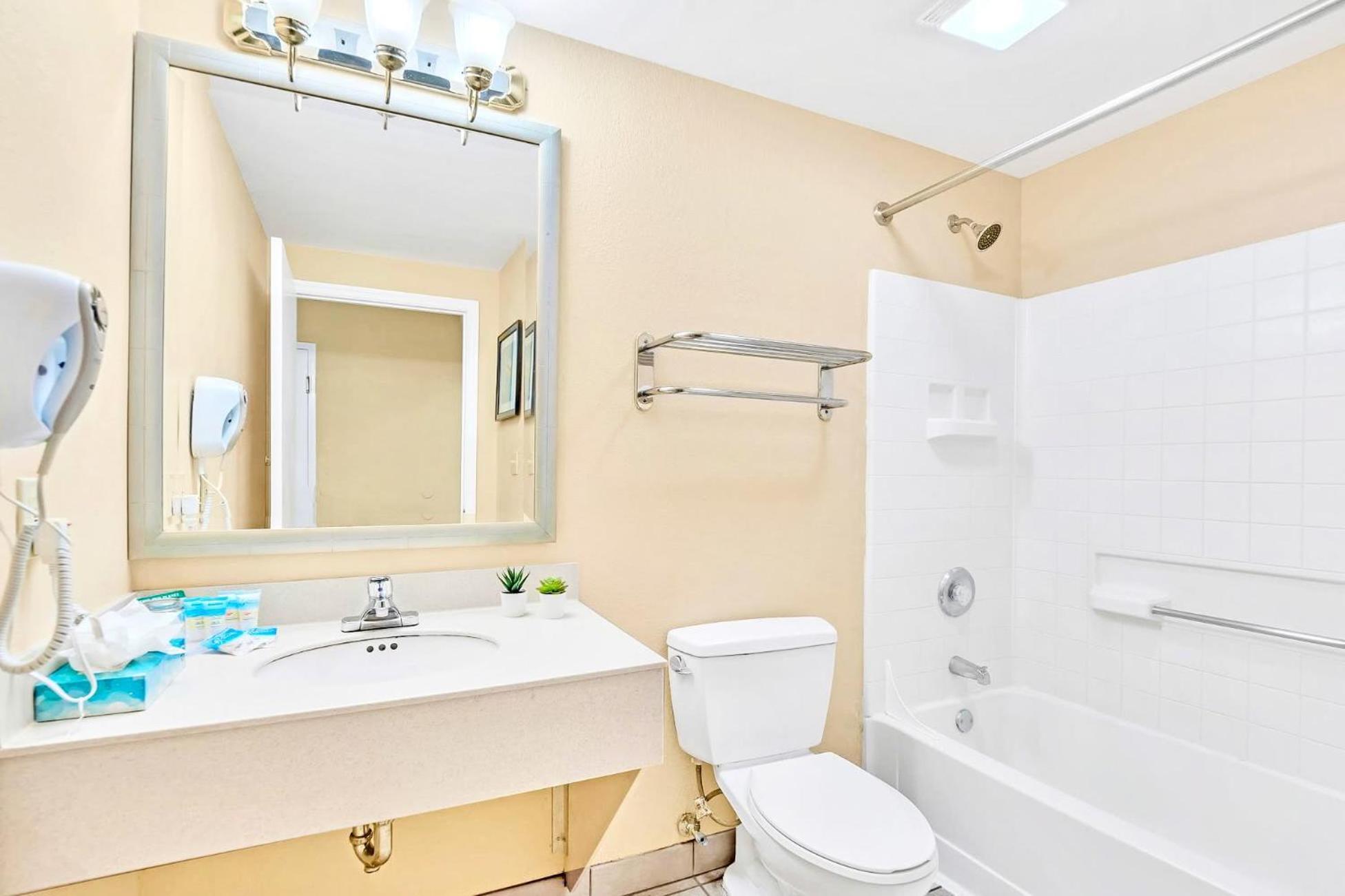 With Pool & Hot Tub - Close To Universal *