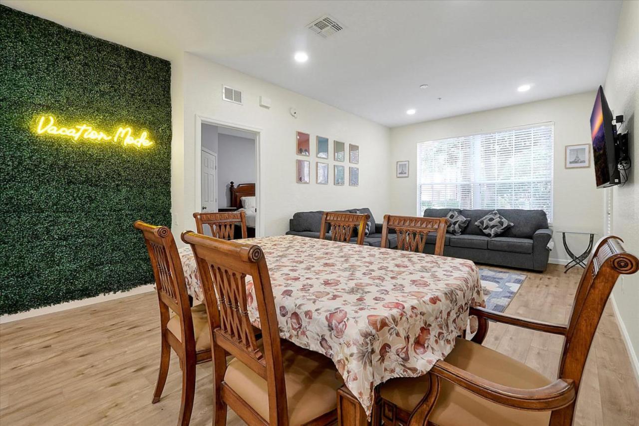 Windsor Hills Spacious Condo,pool,slides,by Orlando