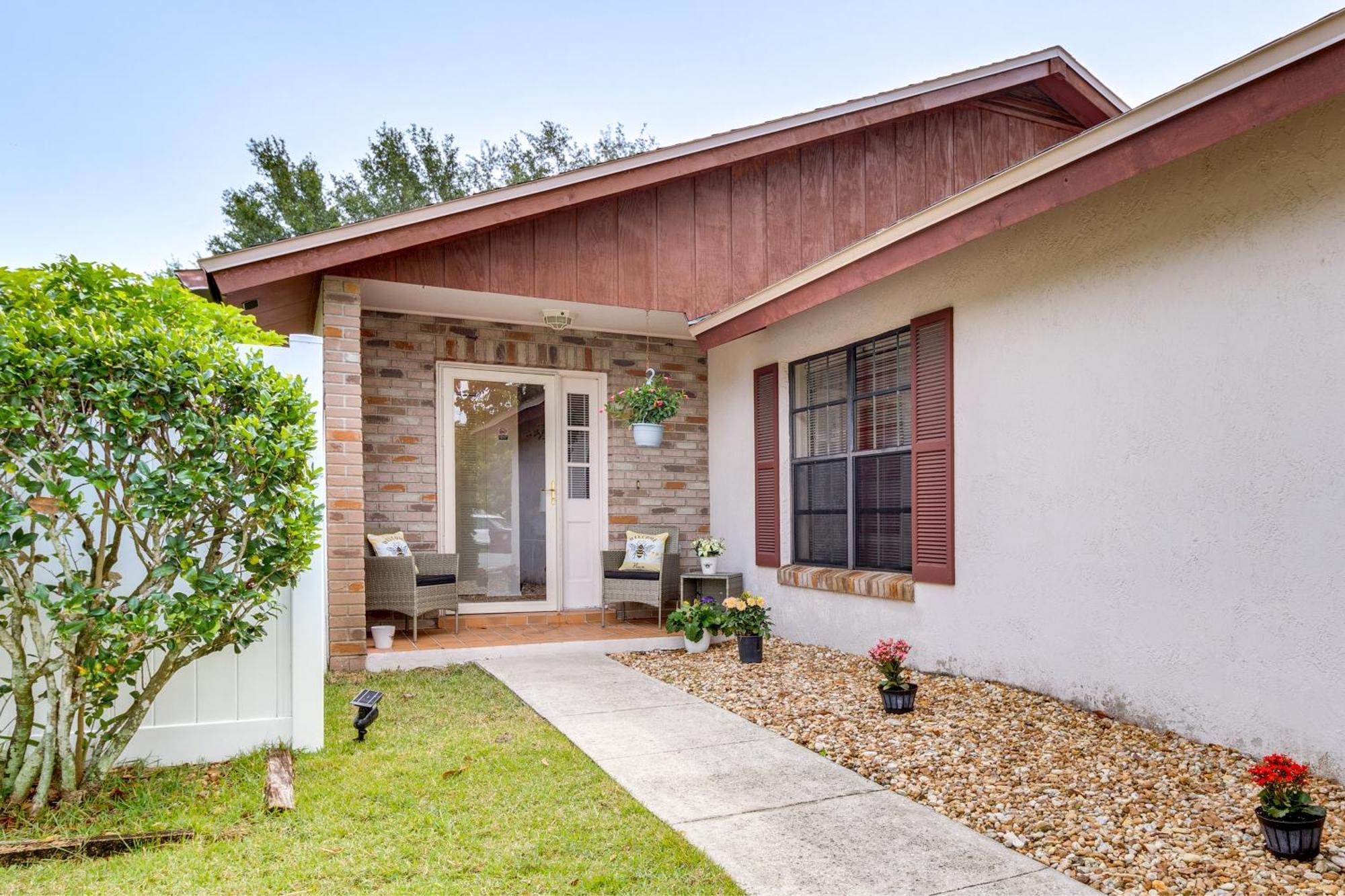 Vacation With Yard And Pool Access *