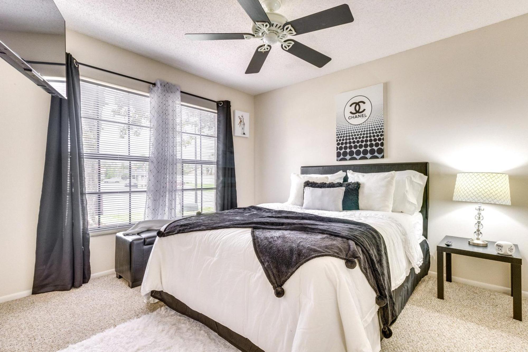 Vacation With Yard And Pool Access Orlando