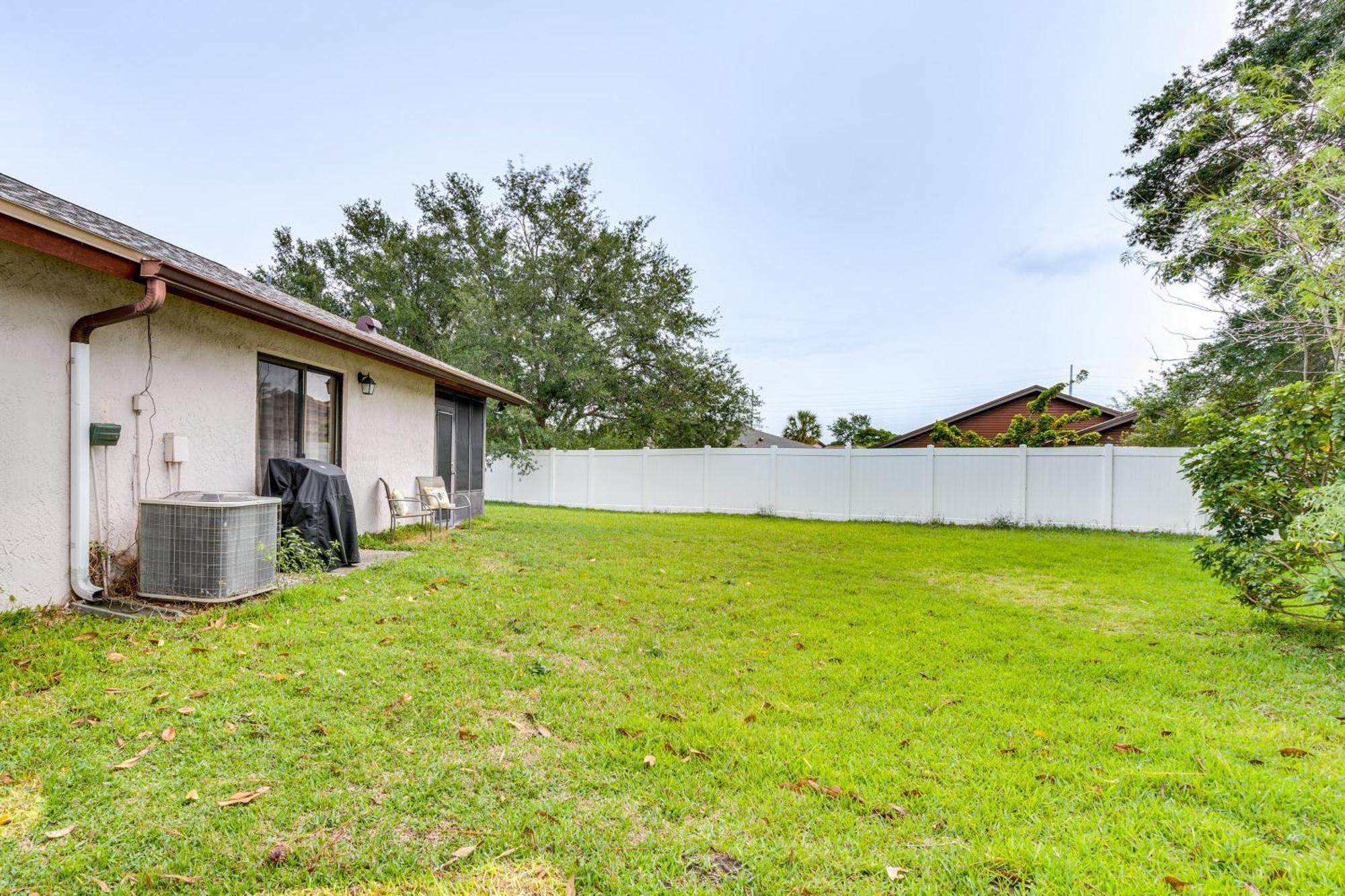 Vacation With Yard And Pool Access Holiday home *
