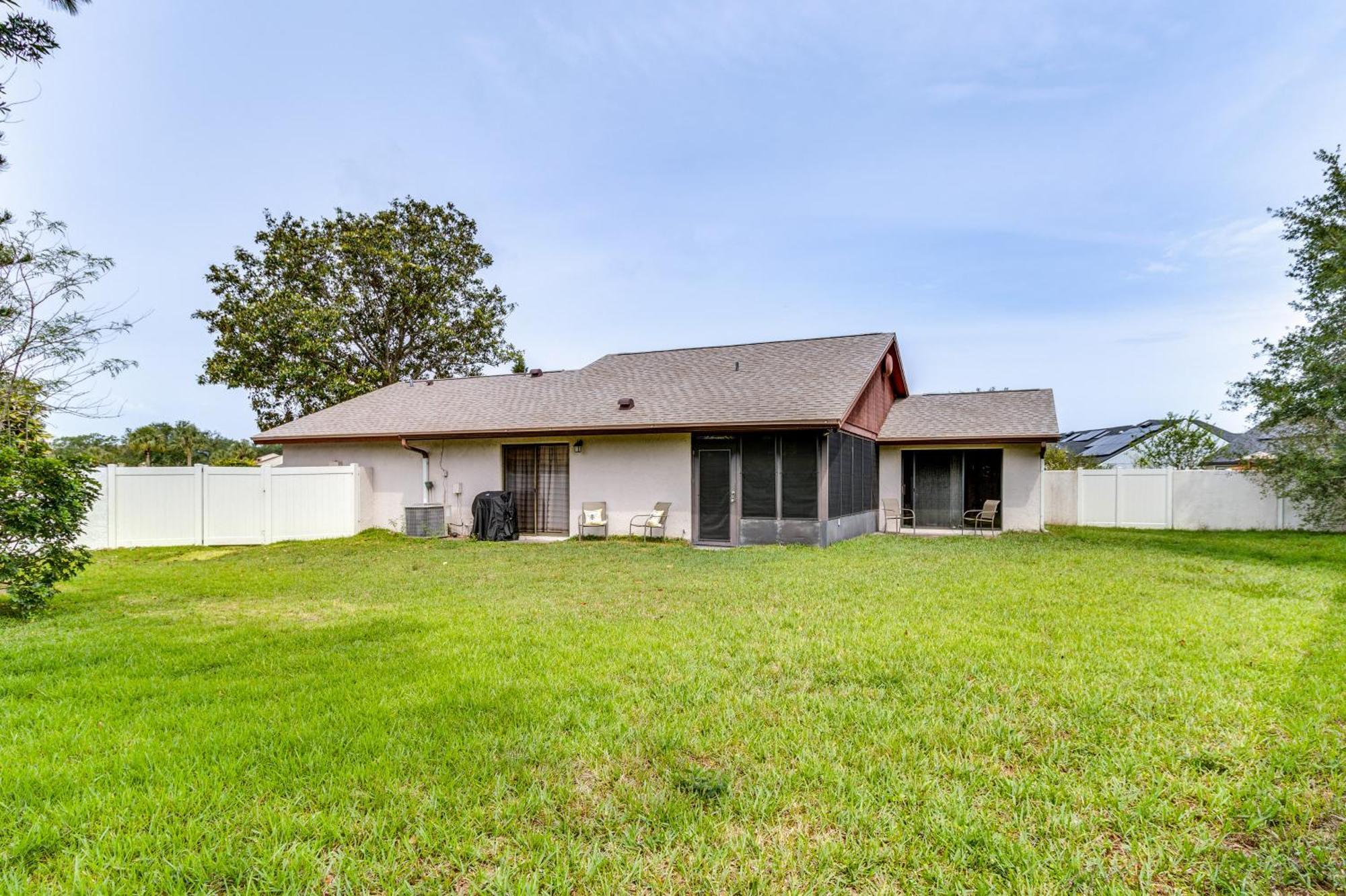 Vacation With Yard And Pool Access Holiday home