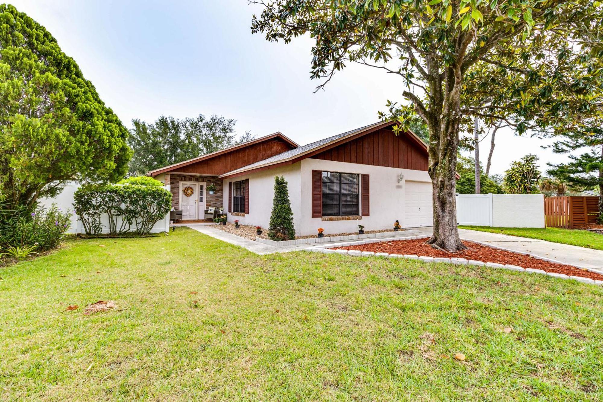 Vacation With Yard And Pool Access Holiday home *