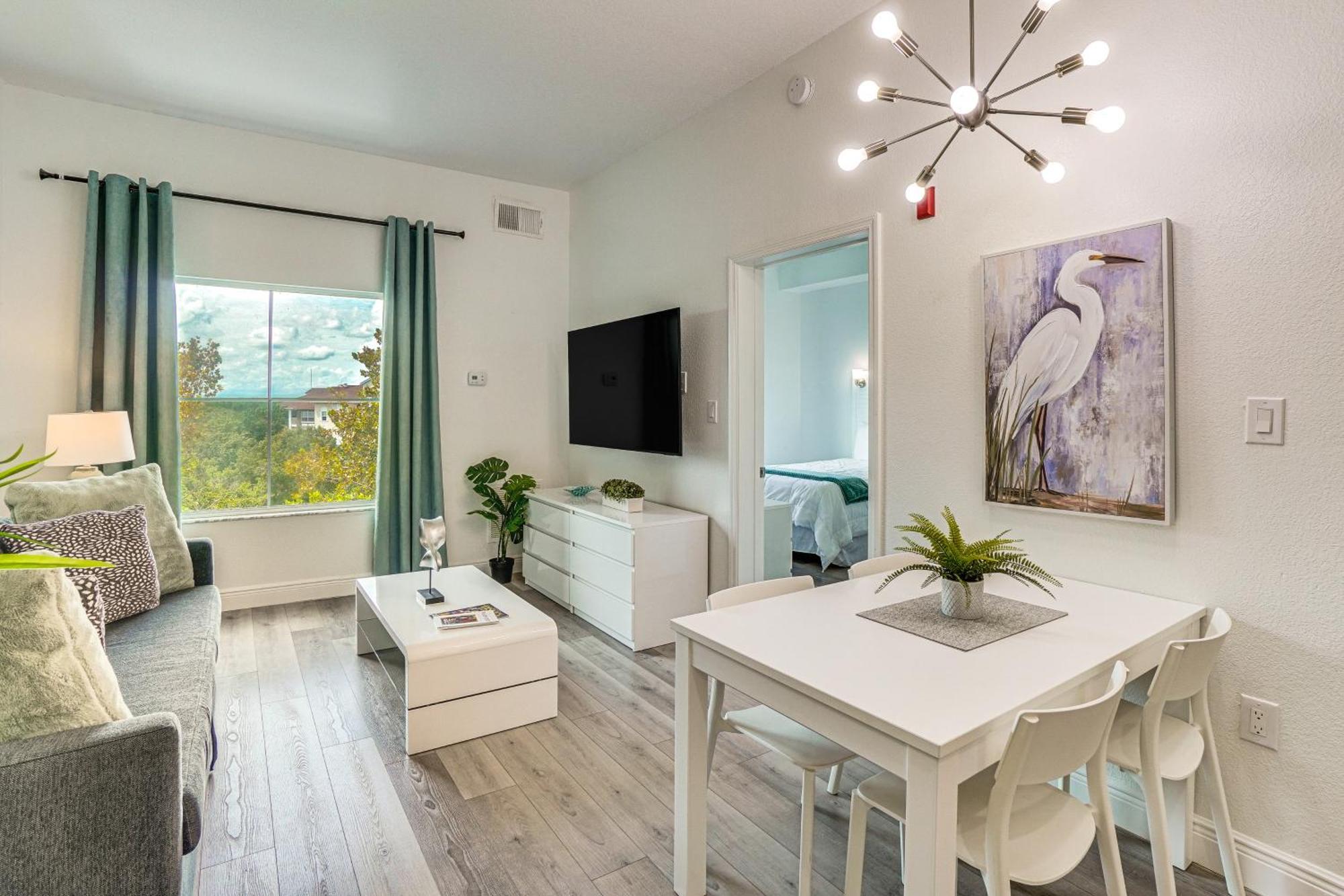 Apartment Modern - 1 Mi To World! *
