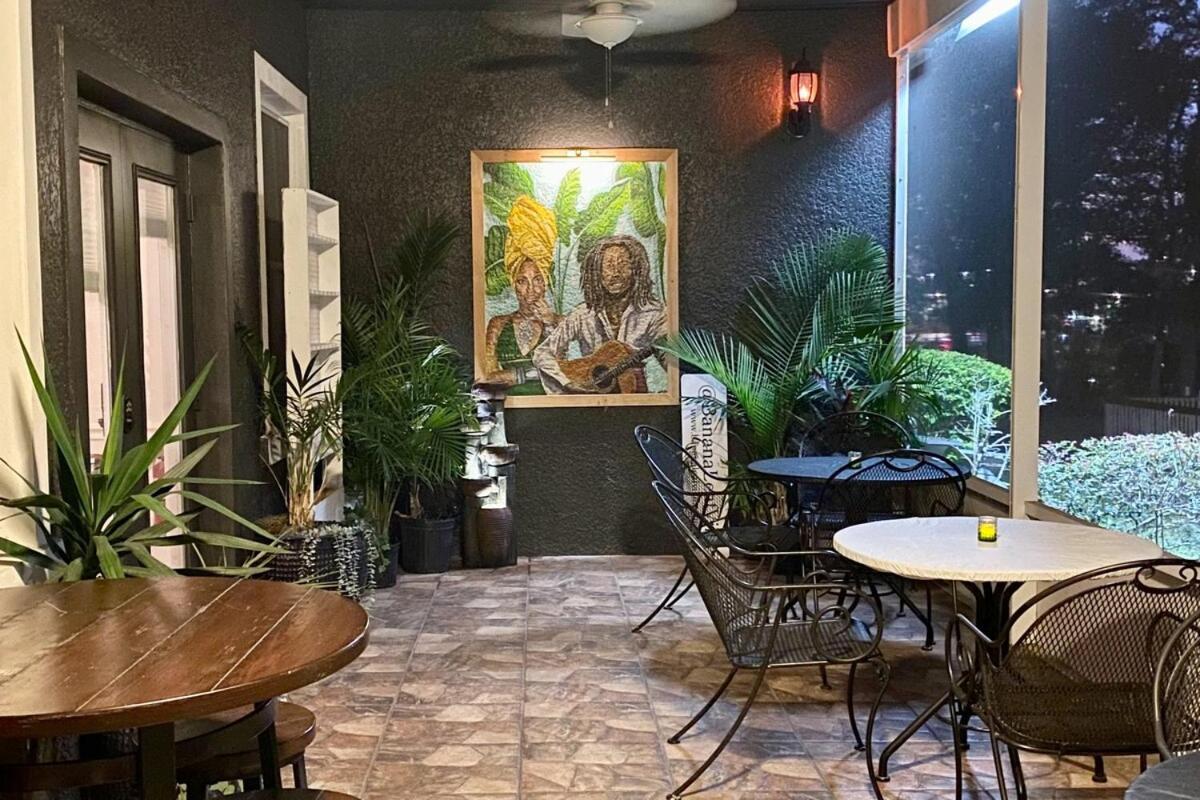 Banana Leaf Villa-vintage Vibes- King Holiday home