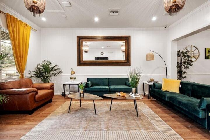 Banana Leaf Villa-vintage Vibes- King Orlando