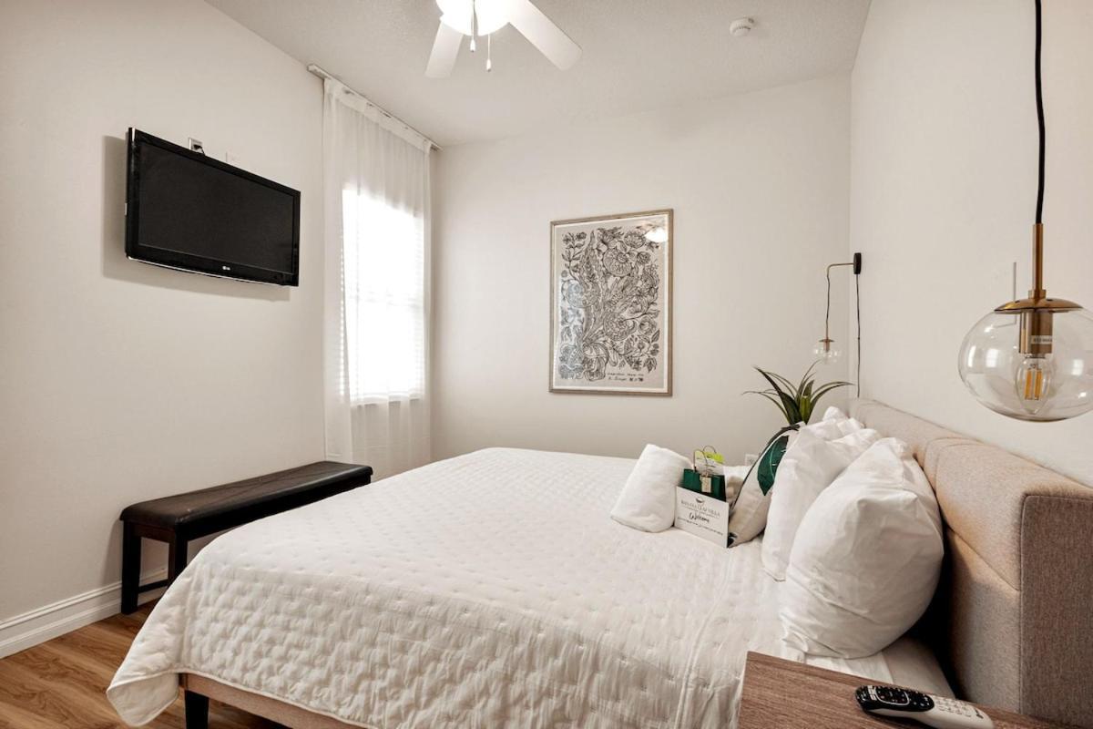 Banana Leaf Villa-vintage Vibes- King Holiday home Orlando