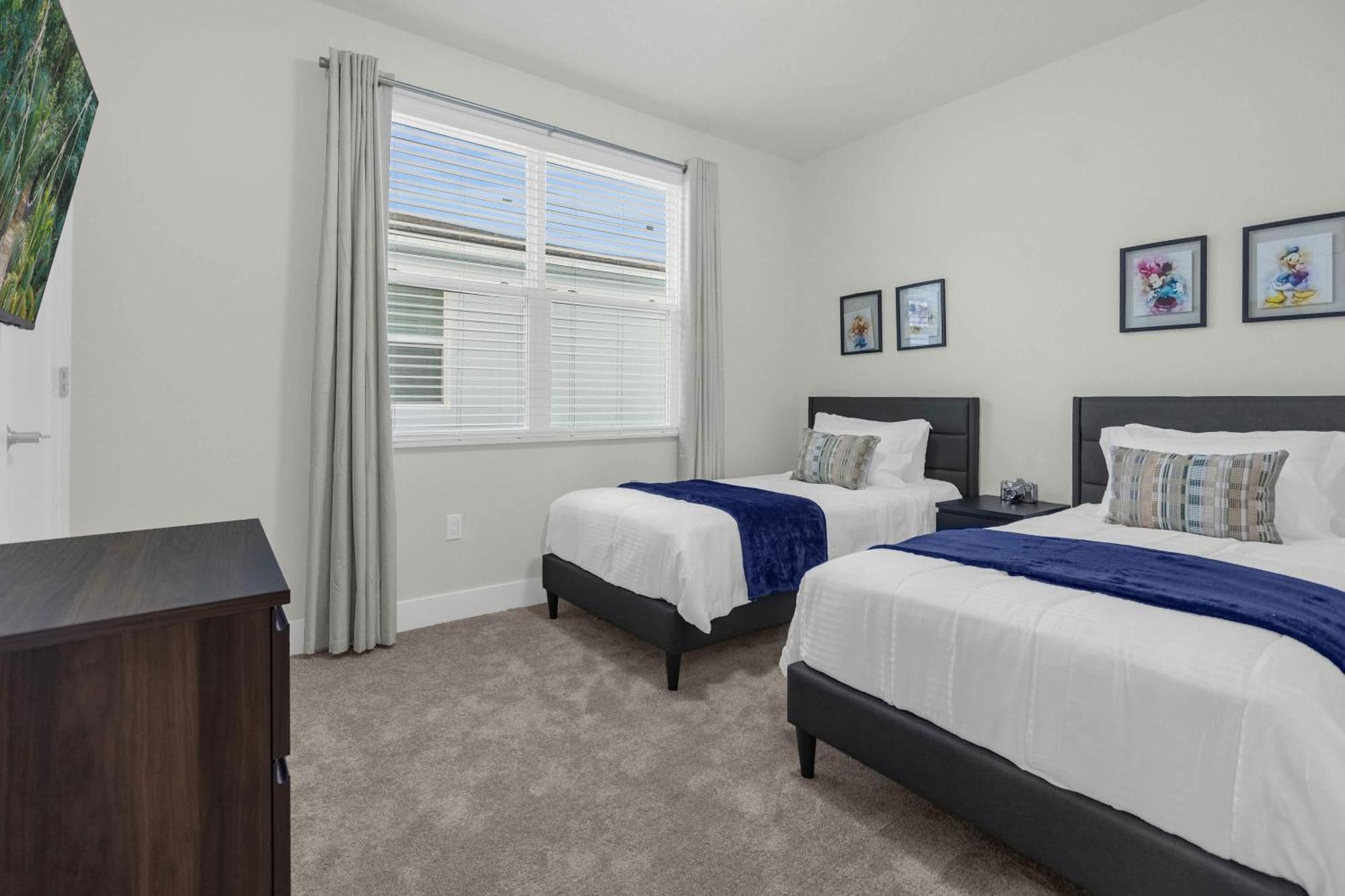 Holiday home Upstay - Modern Family Townhome With Pool