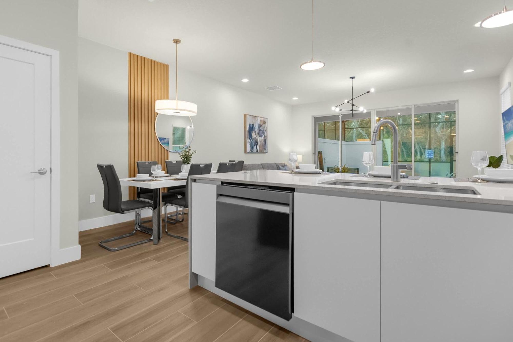 Upstay - Modern Family Townhome With Pool *