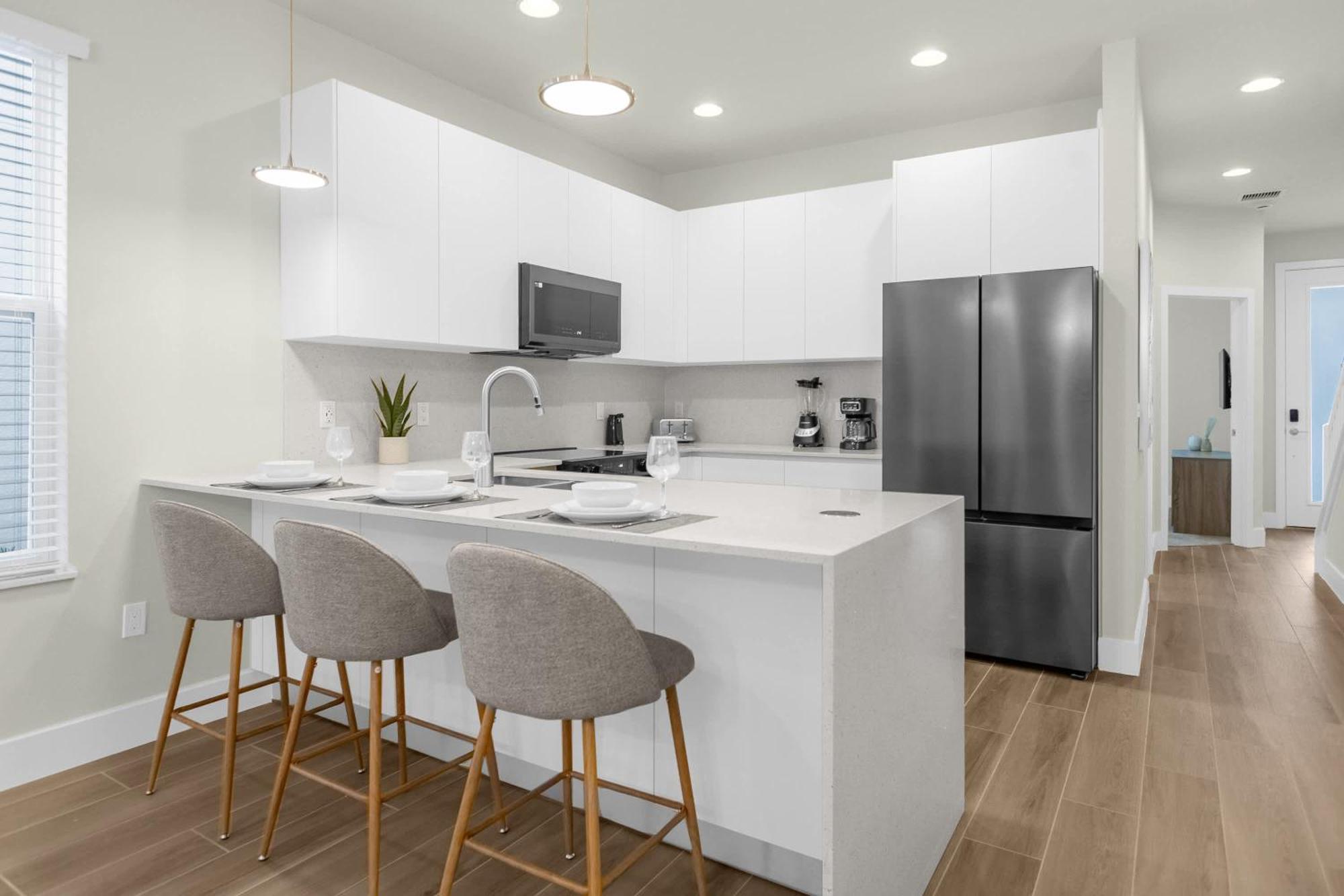 Upstay - Modern Family Townhome With Pool