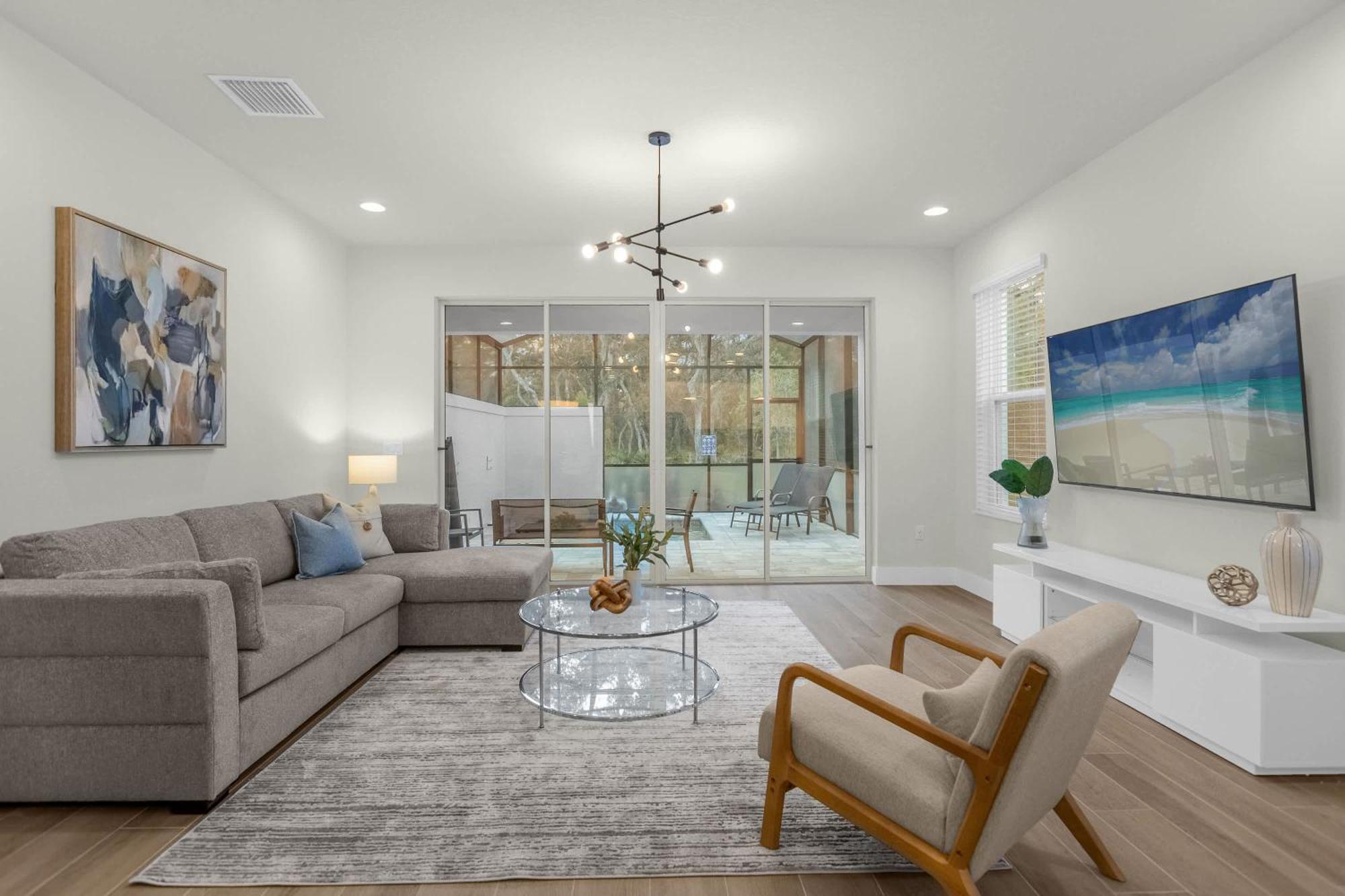 Holiday home Upstay - Modern Family Townhome With Pool