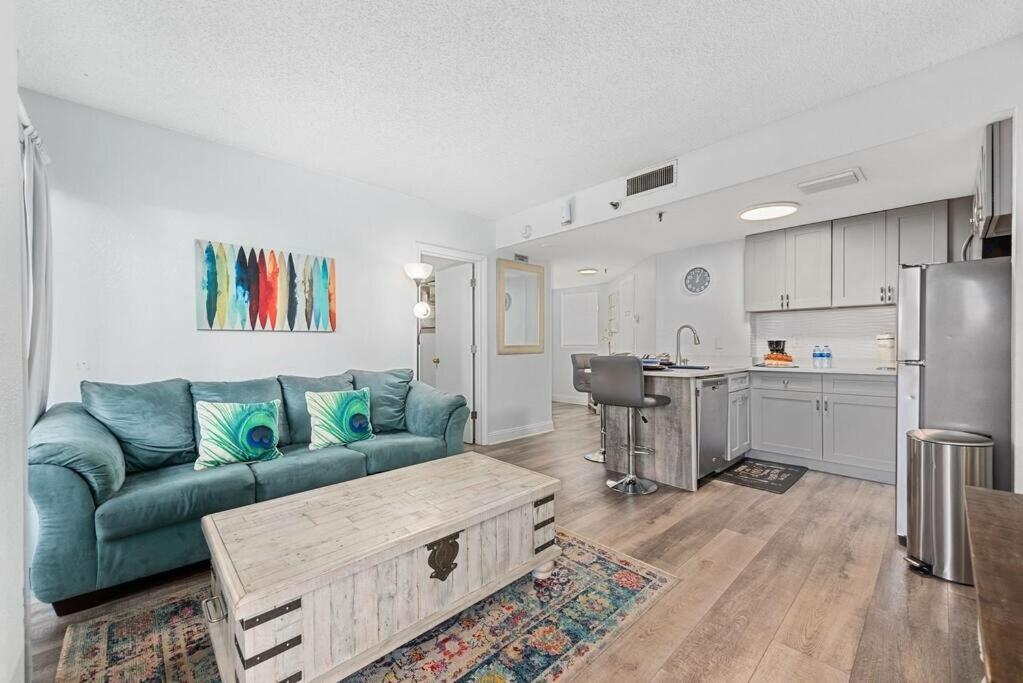 Apartment The Enclave And Orlando