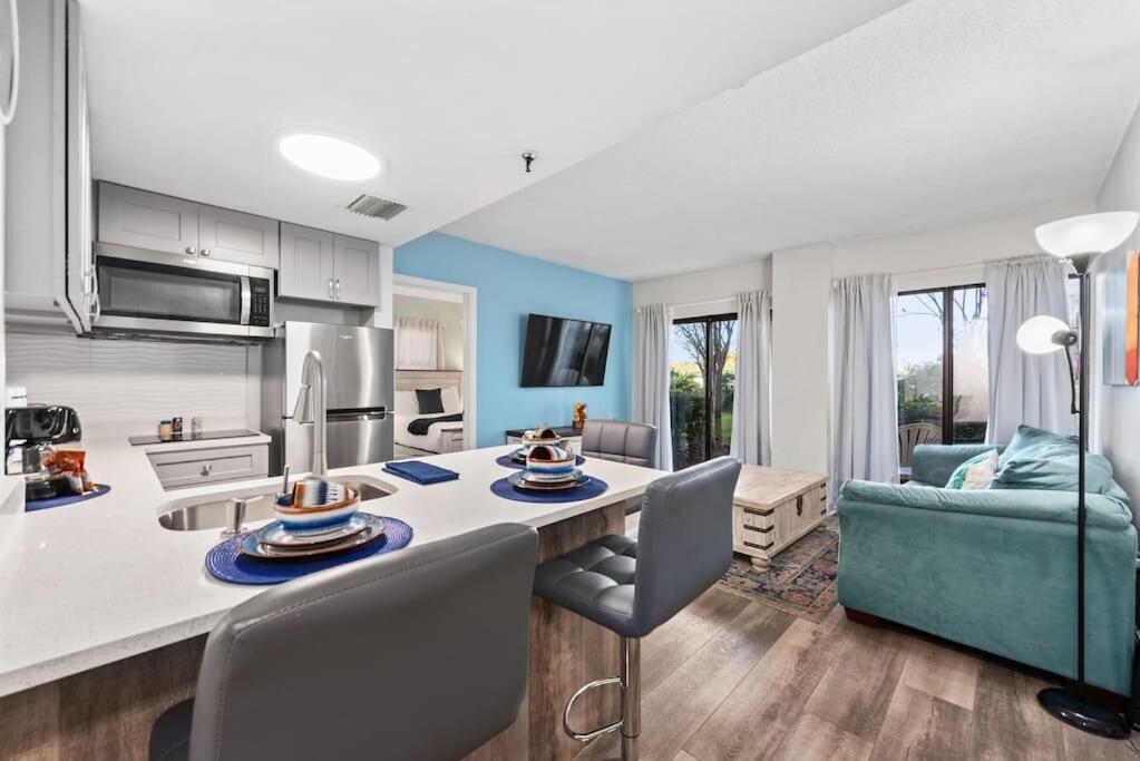 Apartment The Enclave And Orlando
