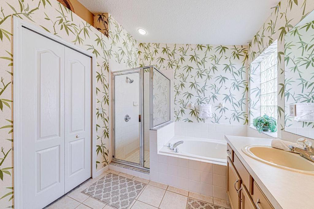 Stunning 3 Bed Former Model Villa Orlando