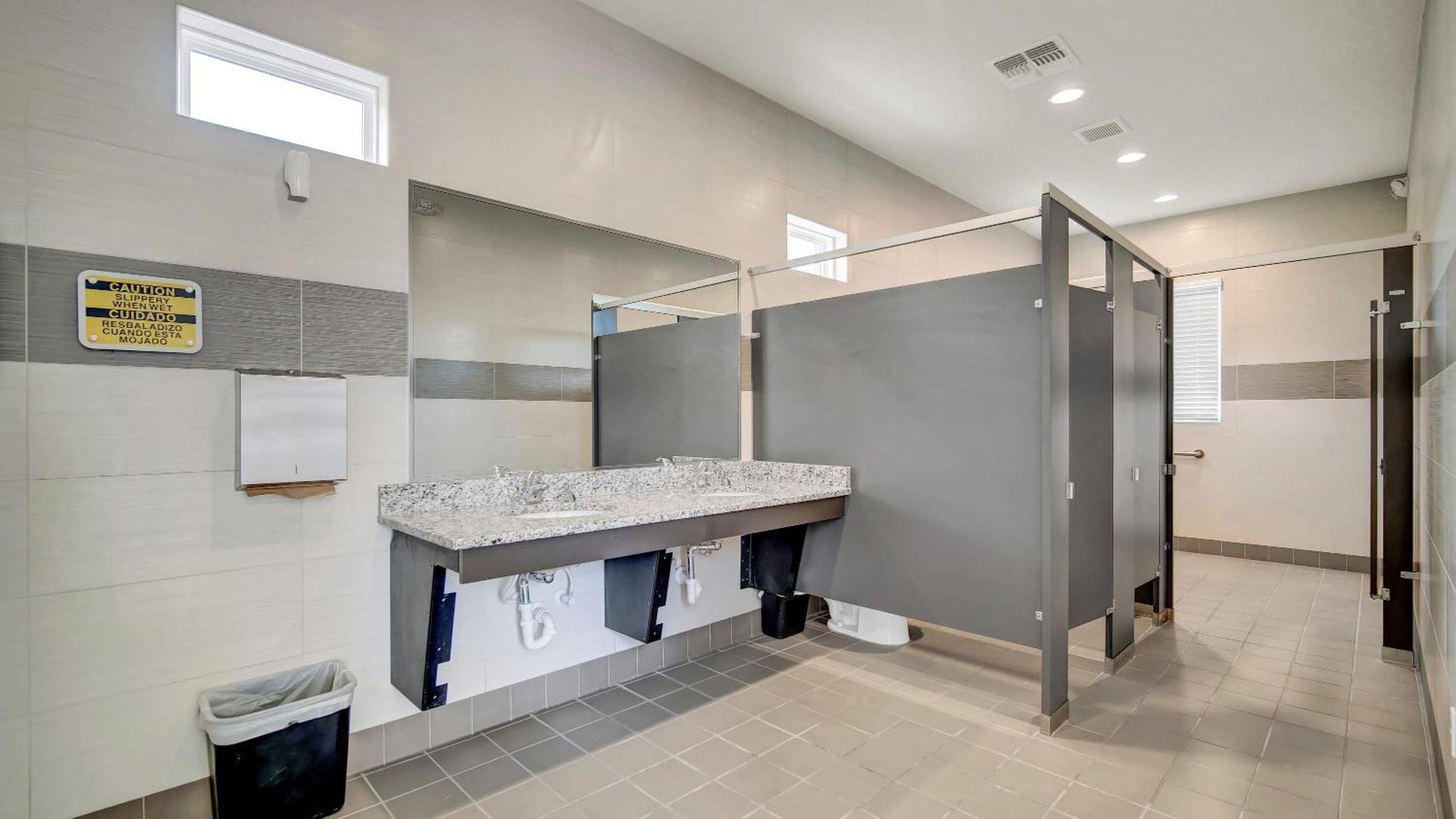 Trendy Thematic 3br Townhouse With Private Pool