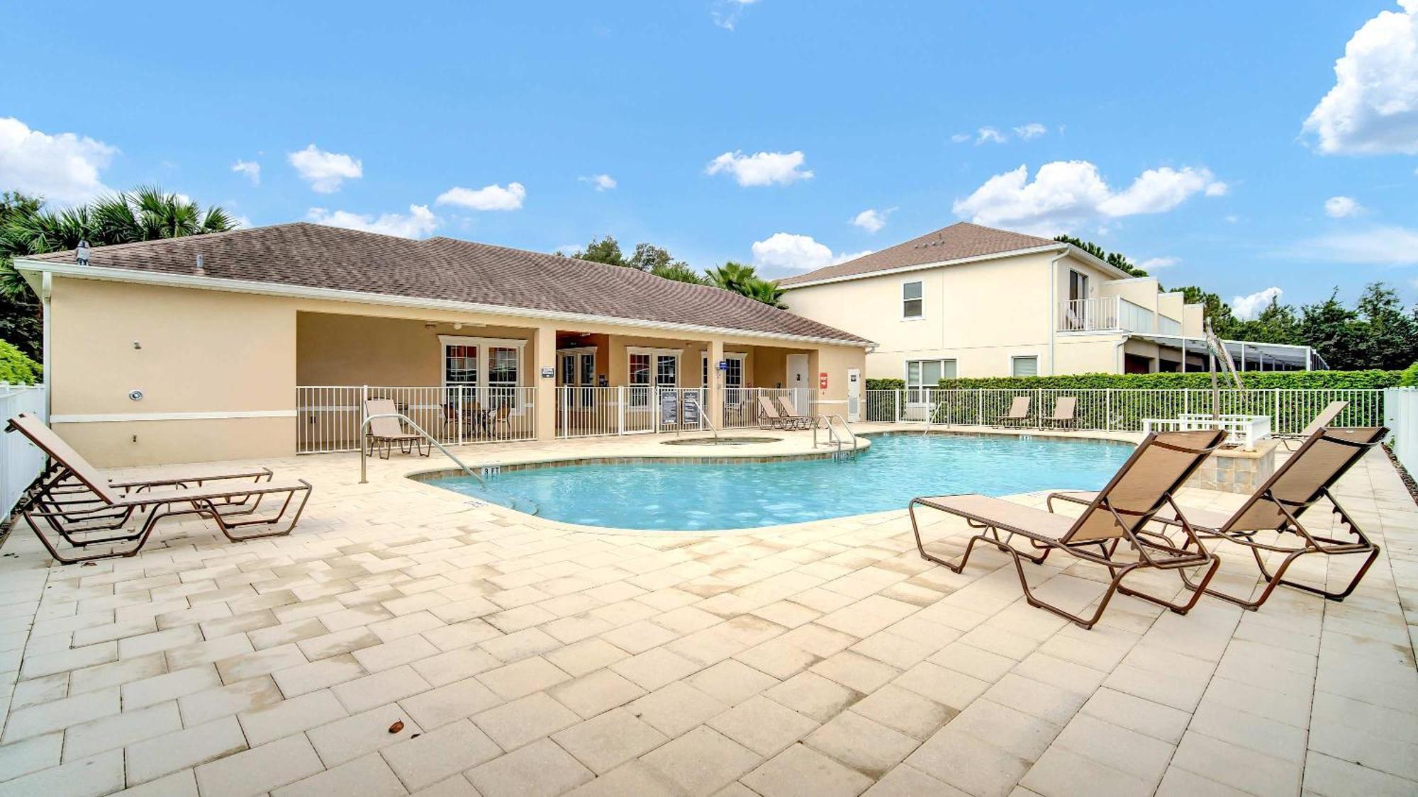 Trendy Thematic 3br Townhouse With Private Pool Holiday home *
